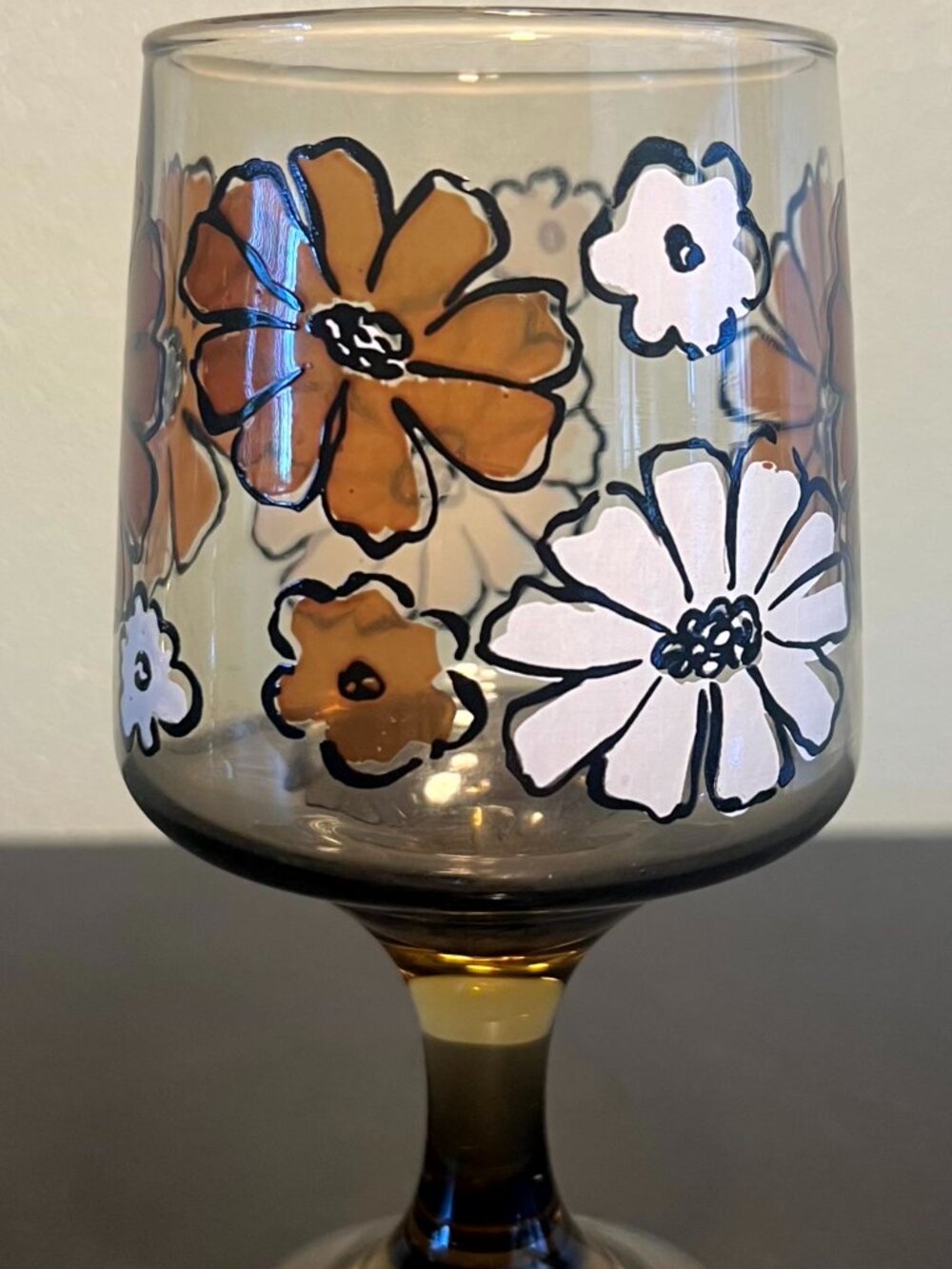VTG 70s LIBBEY Camellia Tawny Daisy Smoked Glass Wine Goblet Floral Retro 10oz
